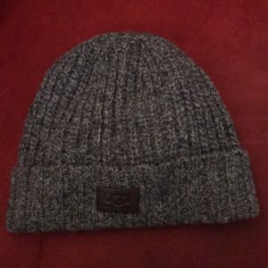 NWOT Ugg knit wool gray hat with brim. Barely worn